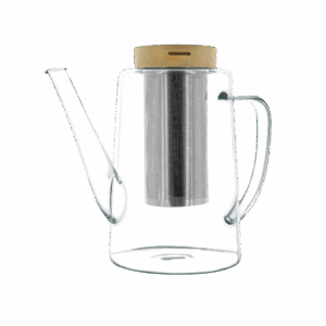 Photo de la théière en verre OGO - 1,2L. Le verre est transparent, la théi!ère est arrondie en bas et se rétrécie en remontant. Le bec verseaur remonte pratiquement en vertical. Le filtre en acier inoxydable est apparent ainsi que le couvercle en bois.