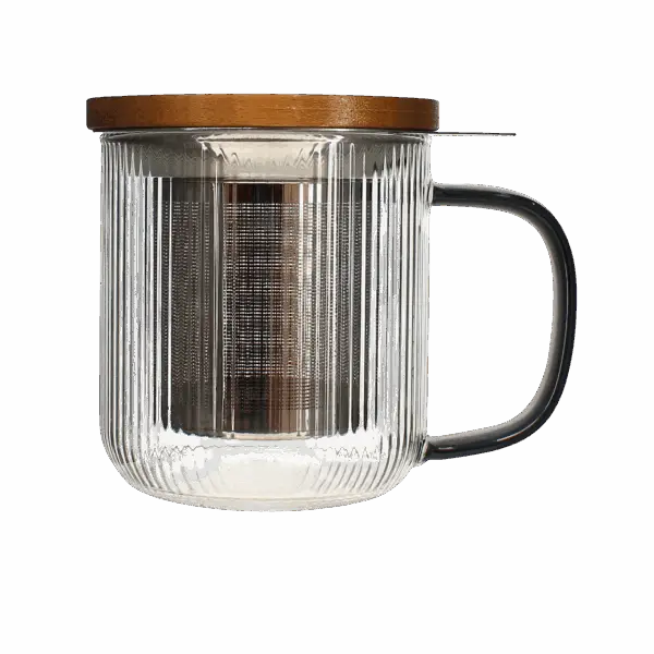 Photo de la tisanière en verre OGO - Anse noire, 30cl. Le verre est transparent, strié en vertical. La anse est couleur noir en transparence. Le filtre en acier inoxydable est apparent ainsi que le couvercle en bois.