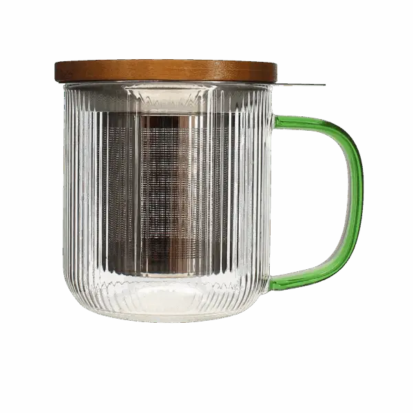 Photo de la tisanière en verre OGO - Anse verte, 30cl. Le verre est transparent, strié en vertical. La anse est couleur vert en transparence. Le filtre en acier inoxydable est apparent ainsi que le couvercle en bois.