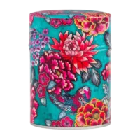 Photo de la boîte à thé classique - Dalhia : Illustration de différentes fleurs et poisson style japonais sur fon bleu vif. Boîte ronde, couvercle blanc.