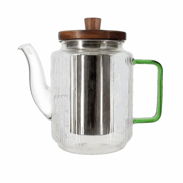 Photo de la théière en verre OGO - Anse verte, 55cl. Le verre est transparent, strié en vertical. La anse est couleur vert en transparence. Le filtre en acier inoxydable est apparent ainsi que le couvercle en bois.