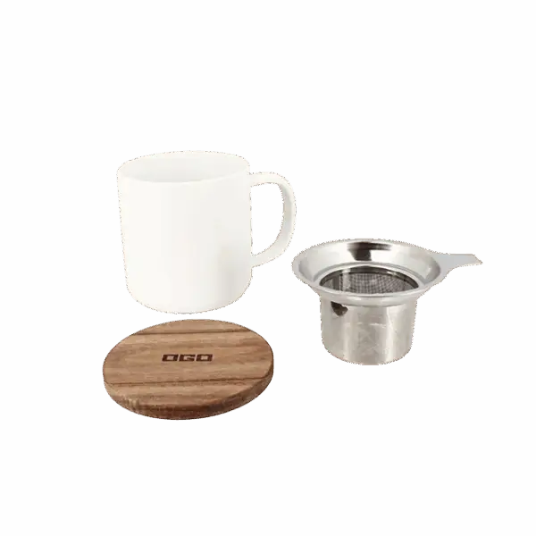 Photo des éléments de la tisanière OGO - blanche 30cl. Tasse une anse, couvercle en bois et inox et filtre acier inoxidable microperforé.
