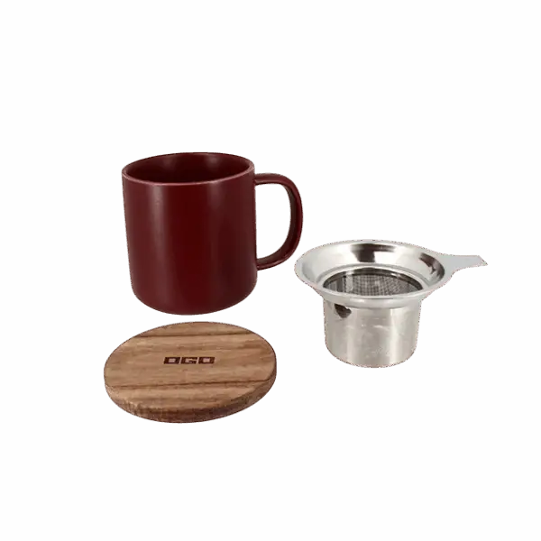Photo des éléments de la tisanière OGO - bordeau 30cl. Tasse une anse, couvercle en bois et inox et filtre acier inoxidable microperforé.