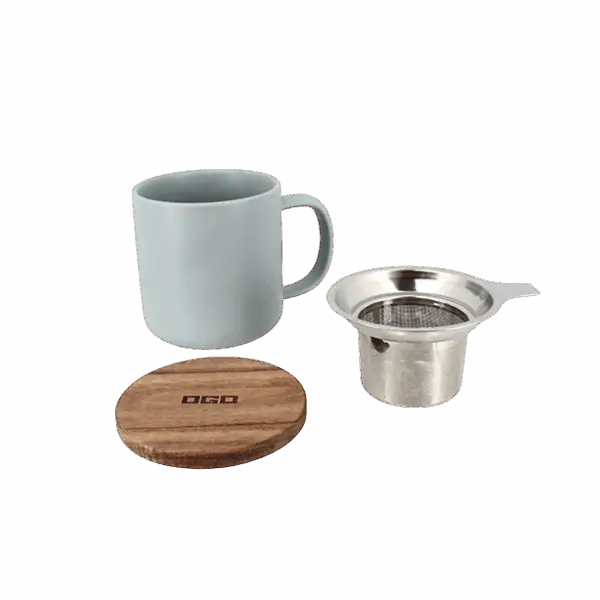 Photo des éléments de la tisanière OGO - Gris perle 30cl. Tasse une anse, couvercle en bois et inox et filtre acier inoxidable microperforé.