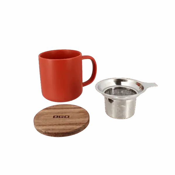 Photo des éléments de la tisanière OGO - paprika 30cl. Tasse une anse, couvercle en bois et inox et filtre acier inoxidable microperforé.
