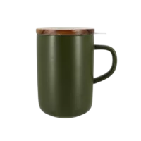 Photo de la tisanière OGO - Vert kaki 47,5cl. Une anse, couvercle en bois.