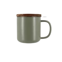 Photo de la tisanière OGO - Vert sauge 30cl. Une anse, couvercle en bois.