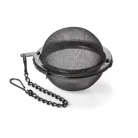 Boule à thé - Noire : Boule à thé noir, ficelle en inox et petit crochet pour la coincer sur la tasse.