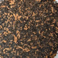 Cannelle du J : Photo du thé vu de haut. Thé noir à feuilles fines agrémenté de cannelle