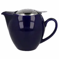 Photo de la théière Zero Japan - Bleu marine - 58cl. La théière est fine en bas et s'arrondit, bleu marine profond Le couvercle est en inox, rond également et assez discret.