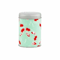 Photo de la petite boîte à thé - Salicaire : Vert mentholé avec des petites carpes rouges. Boîte ronde, couvercle gris métallisé.