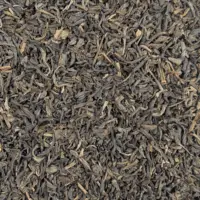 Thé vert au jasmin BIO vu de haut. Petites feuilles légèrement courbées.